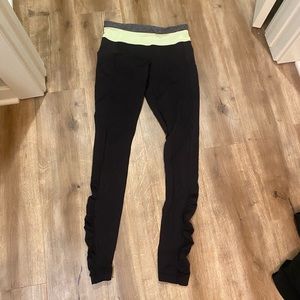 Lululemon leggings size 6